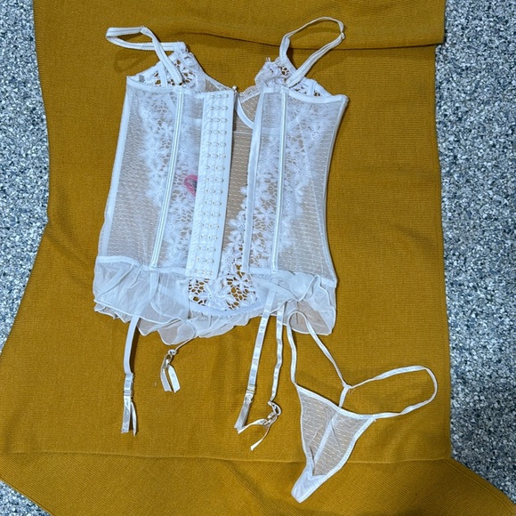 EUC Seven 'til Midnight Women's Sexy Angel White Bridal Guipure Lace Bustier Set - Picture 2 of 3